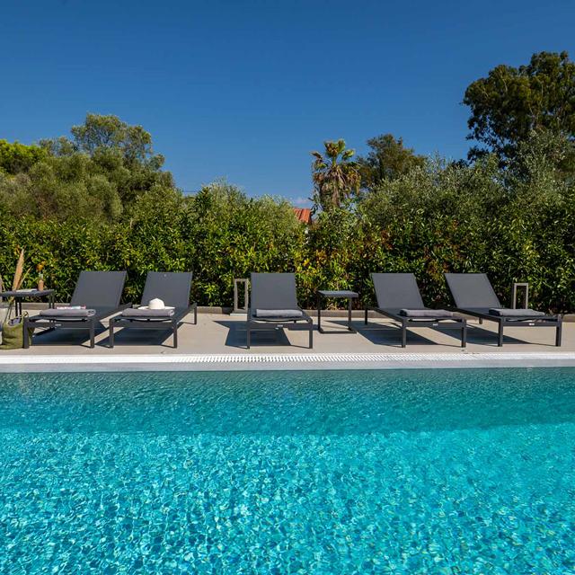 Akrotiri Suites