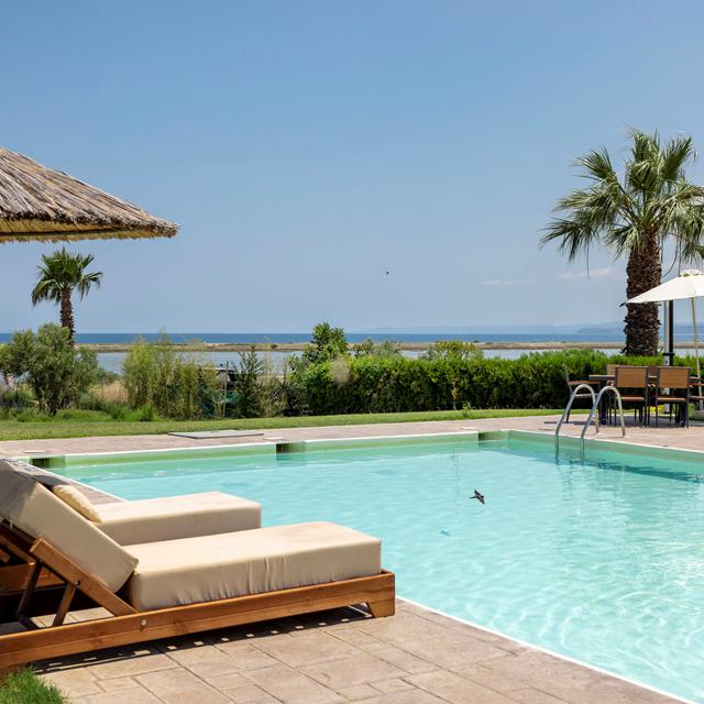 Flamingo View Suites & Villas