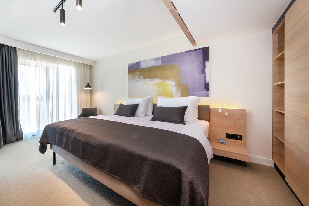 4AAB33DE4B7E9BC08F3DE217B9F56B19