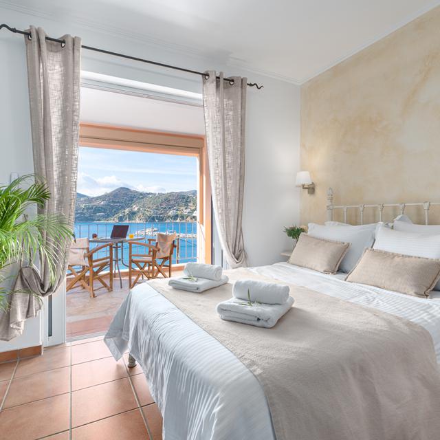 Niovi Seaview Apartments
