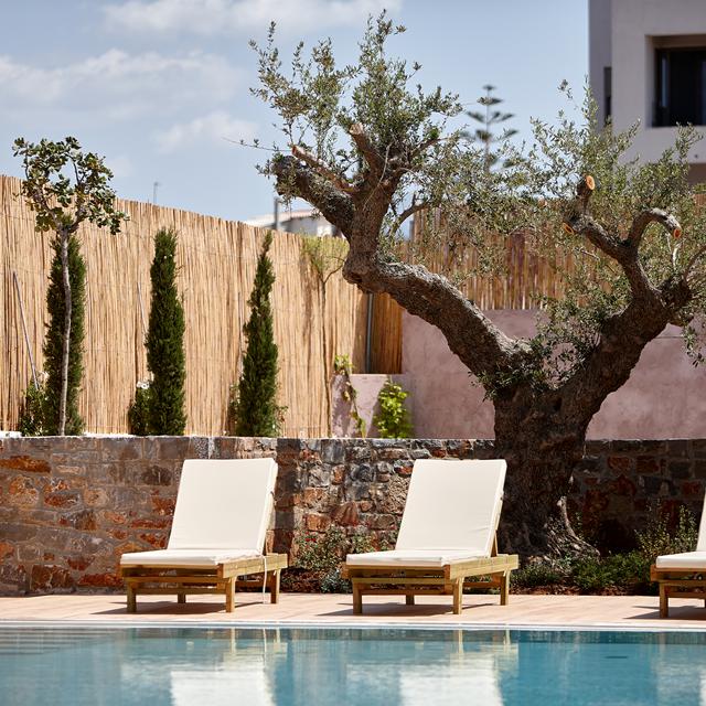 Volta Suites & Villas